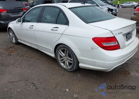 2013 Mercedes-Benz C 300 Luxury 4Matic/Sport 4Matic from USA, damaged, VIN WDDGF8AB3DA820171